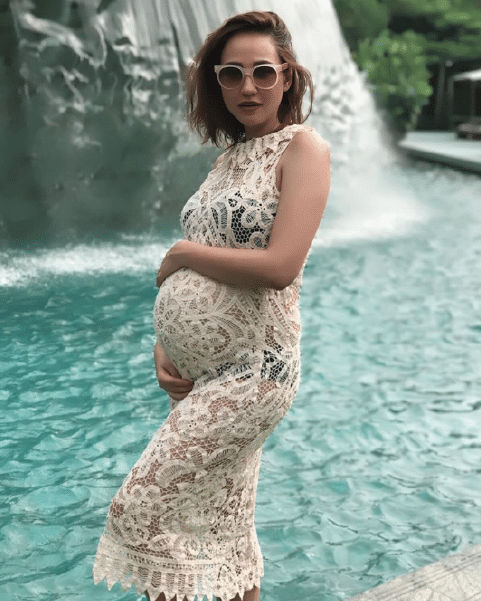 pictures-pregnant-celebrities-bikinis-24 - Parents One