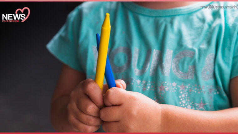 NEWS : พ่อแม่ต้องสังเกต เด็กจับดินสอผิดวิธี เสี่ยงภาวะกล้ามเนื้อบกพร่อง